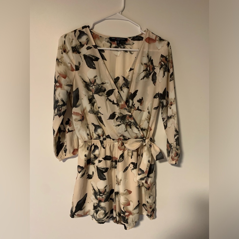 Floral shorts romper in excellent condition